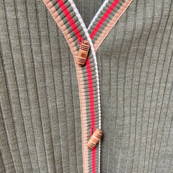 VINTAGE cardigan w/ wooden buttons - Picture 3 of 5